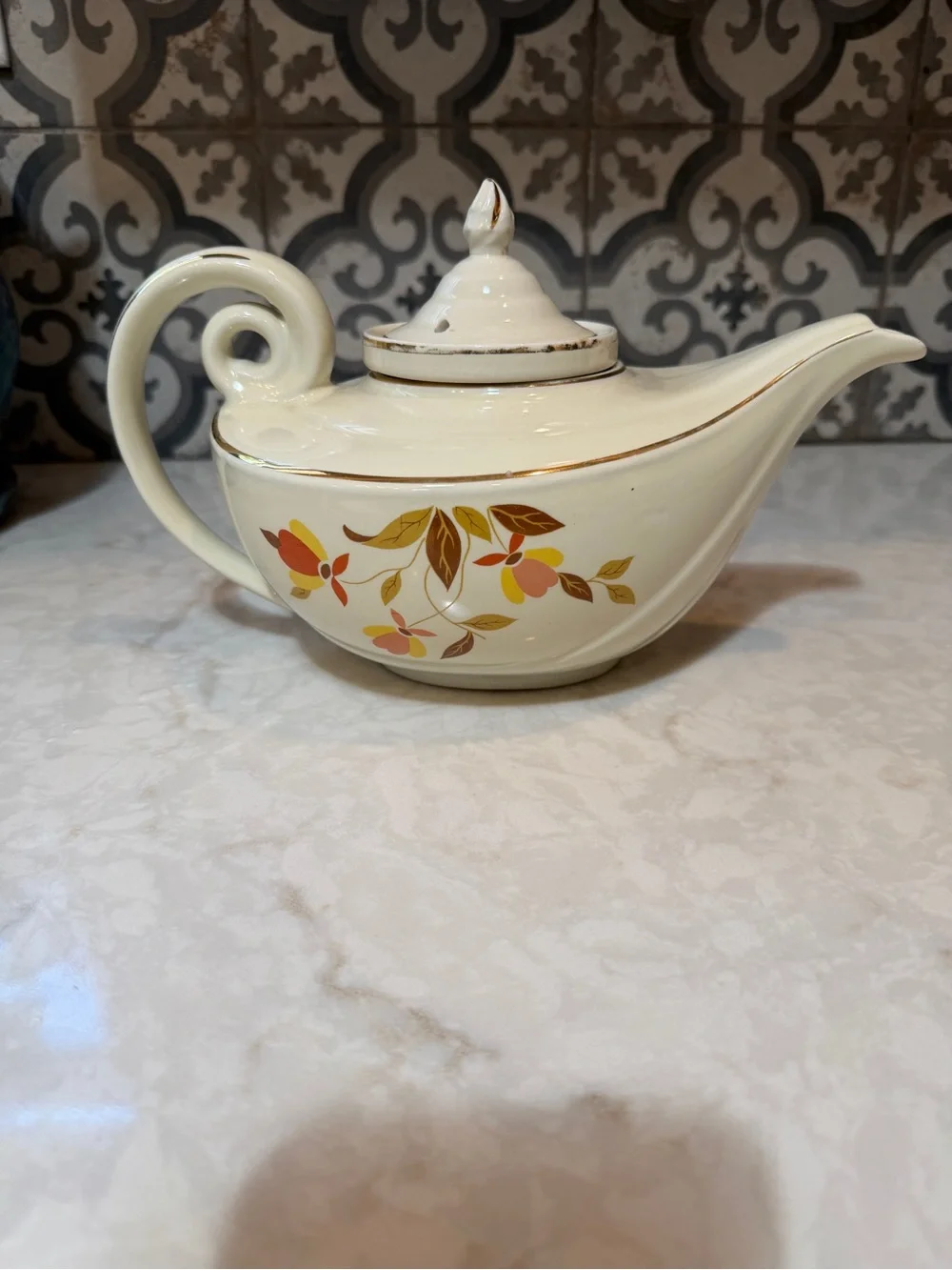 RARE VINTAGE HALL CHINA “ALADDIN TEAPOT- “AUTUMN LEAF PATTERN- EUC